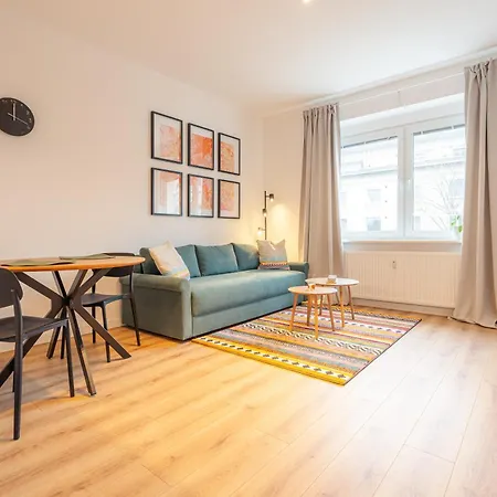 Stylish 1br - Local Market Vibes - Ac - Pool Walk Bratislava
