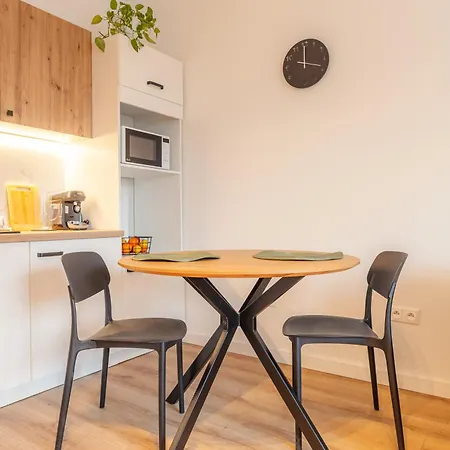 Stylish 1br - Local Market Vibes - Ac - Pool Walk * Bratislava