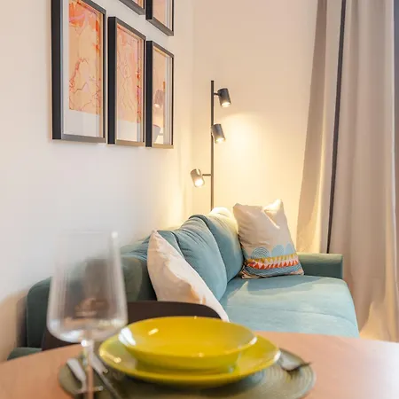 Stylish 1br - Local Market Vibes - Ac - Pool Walk * Bratislava