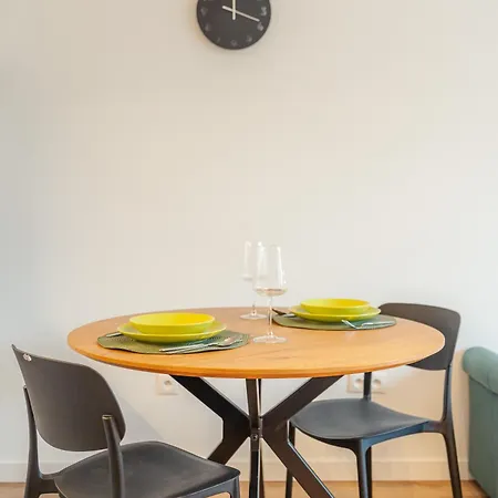 Stylish 1br - Local Market Vibes - Ac - Pool Walk Bratislava