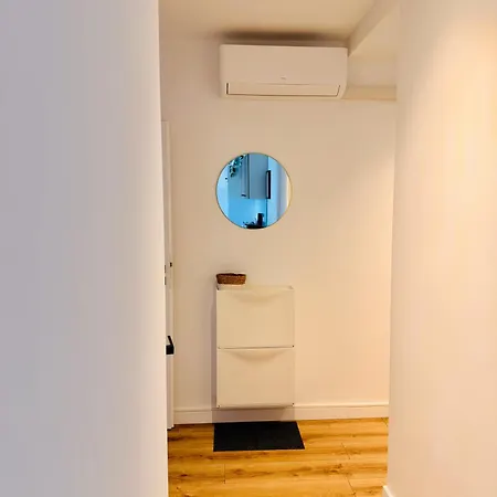 Stylish 1br - Local Market Vibes - Ac - Pool Walk * Bratislava