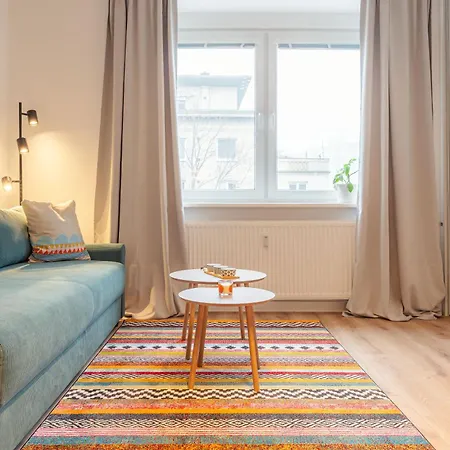 Stylish 1br - Local Market Vibes - Ac - Pool Walk Appartamento Bratislava